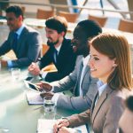 mujer-directiva-en-consejo-administracion-empresa