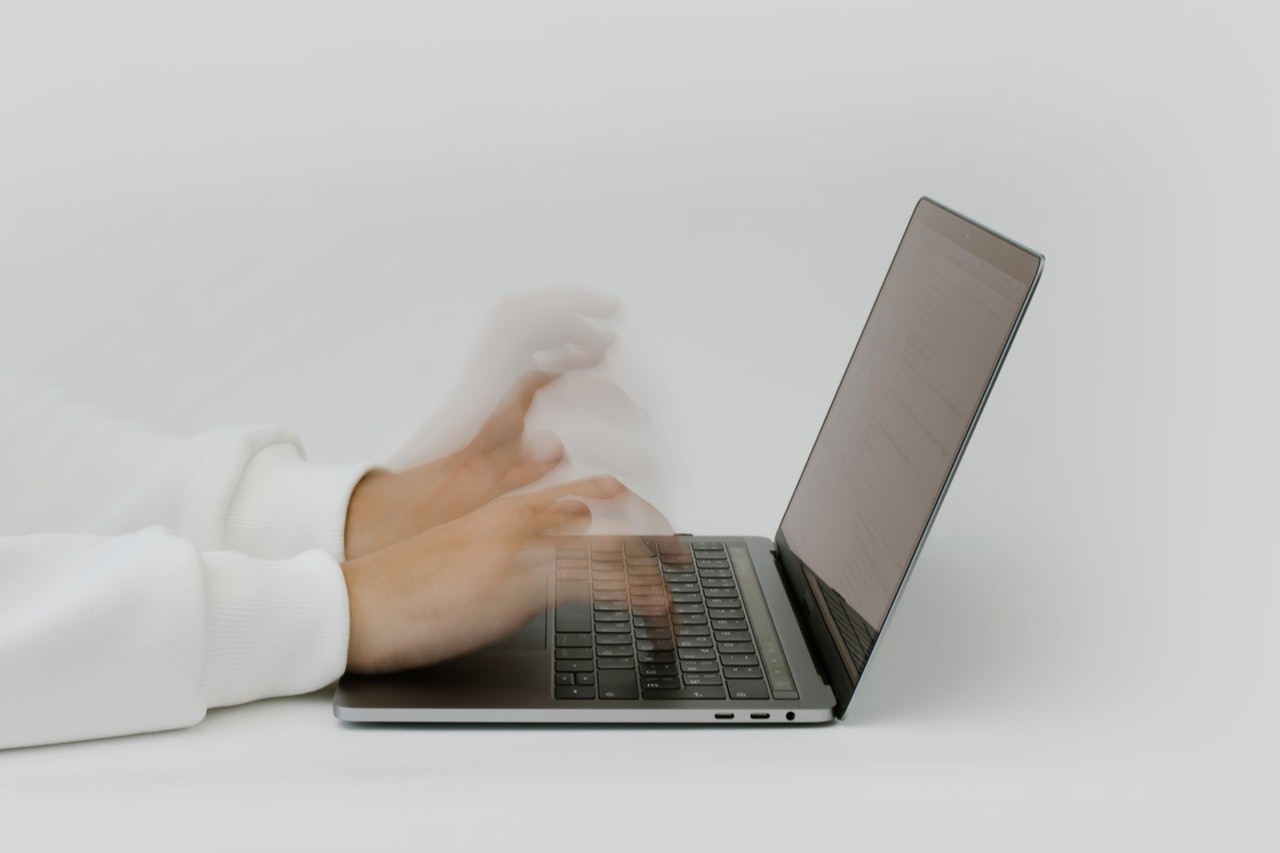 gestionar correos desde un sistema CRM