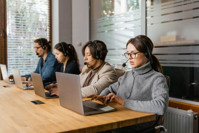 Desarrolla una estrategia de comunicación comercial efectiva para tu empresa Desarrolla una estrategia de comunicación comercial efectiva para tu empresa