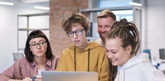 solicitudes a través de una intranet