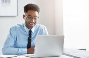 hacer seguimiento de conversaciones con CRM sea tan importante para monitorear al cliente potencial en cualquier fase que se encuentre y trabajar su conversión.