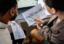 Conoce los factores que influyen en la satisfacción del cliente: Impulsa tu éxito empresarial este 2024