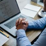 Cómo medir la fidelidad de los clientes y analizar su feedback de manera efectiva