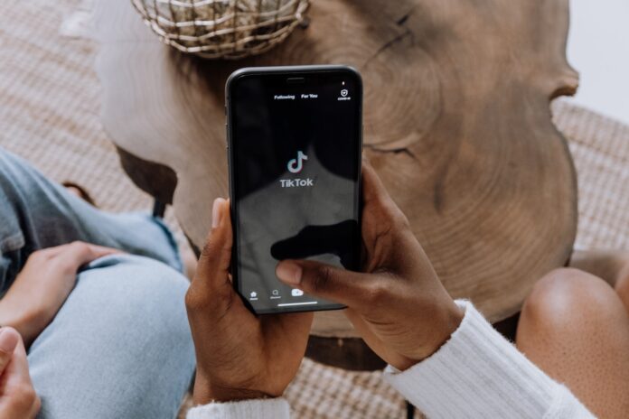 Cómo crear una estrategia de marketing digital B2B efectiva en TikTok