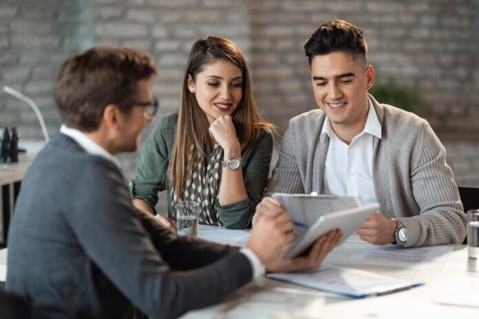 Mantener a mis empleados capacitados es la clave para una venta consultiva efectiva CRM: Mantener a mis empleados capacitados es la clave para una venta consultiva efectiva