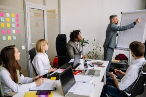 Impulsa crecimiento empresarial en 2024 al alinear marketing, ventas y productos