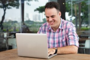 Desbloquea tu potencial Claves para atraer suscriptores a tu sitio web con un CRM