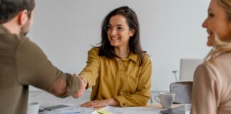 Construye Relaciones con estos 15 Temas Clave para Discutir con un Cliente Nuevo