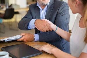 Domina el arte del rapport y mejora tus ventas con técnicas efectivas. Conoce claves para conectar con clientes y mantener relaciones duraderas. 