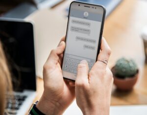 ChatGPT al Alcance de tu Mano: Guía Rápida para Usarlo en WhatsApp en Menos de 5 Minutos