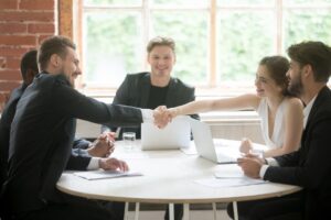 Conoce qué temas debes hablar con un cliente nuevo 