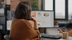 Guía Completa de Benchmarking: Qué es y Cómo Beneficia a tu Negocio