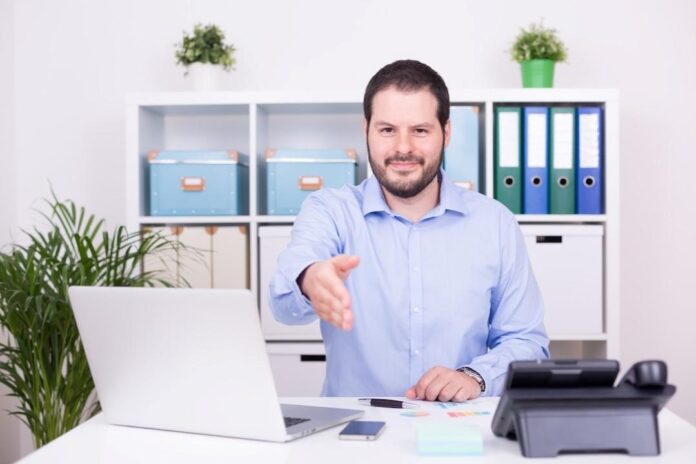 Cómo construir relaciones sólidas con clientes B2B estratégicos Cómo construir relaciones sólidas con clientes B2B estratégicos