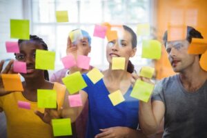 Cómo definir objetivos de ventas realistas y alcanzables para tu equipo