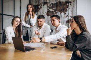 Cómo los gerentes comerciales pueden liderar equipos B2B de alto desempeño