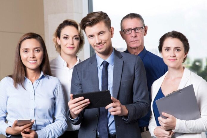 Cómo los gerentes comerciales pueden liderar equipos B2B de alto desempeño Cómo los gerentes comerciales pueden liderar equipos B2B de alto desempeño