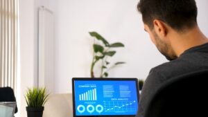Cómo mejorar las proyecciones de ventas con datos reales y CRM