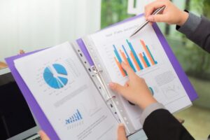 ¿Qué debe incluir un informe de gestión comercial efectivo?