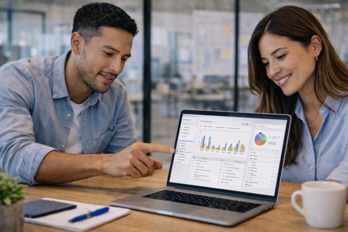 Trabajadores de impulsa en reunión