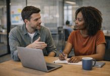 Trabajadores de impulsa en oficina