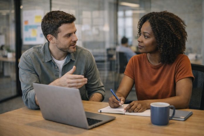 ChatGPT Image 12 mar 2026, 12_21_56 p.m. Trabajadores de impulsa en oficina